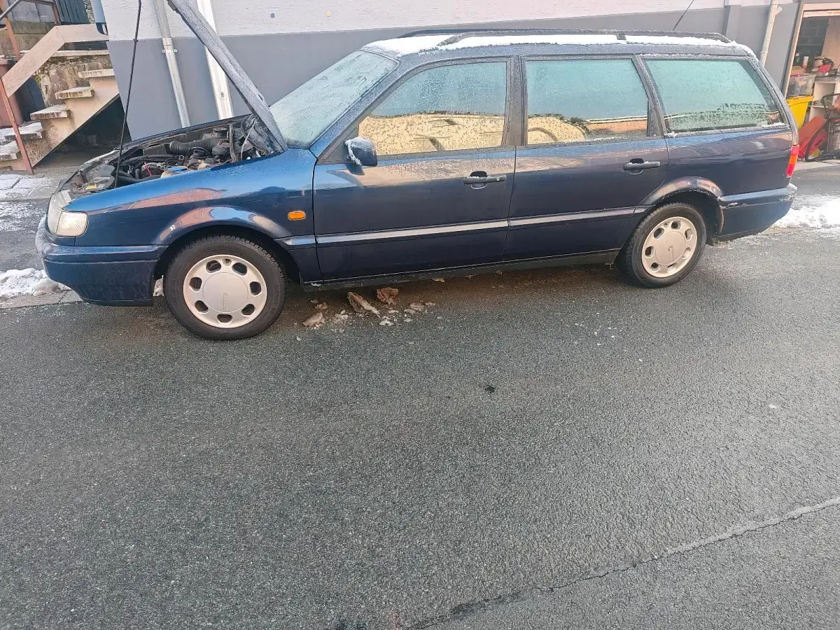 Gebraucht VW Passat 90 PS (66 kW) 1995 Blau Kombi