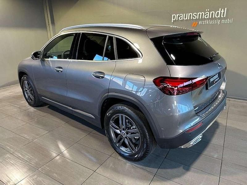 Gebraucht Mercedes GLA200 Progressive 163 PS (119 kW) 2025 Grau SUV