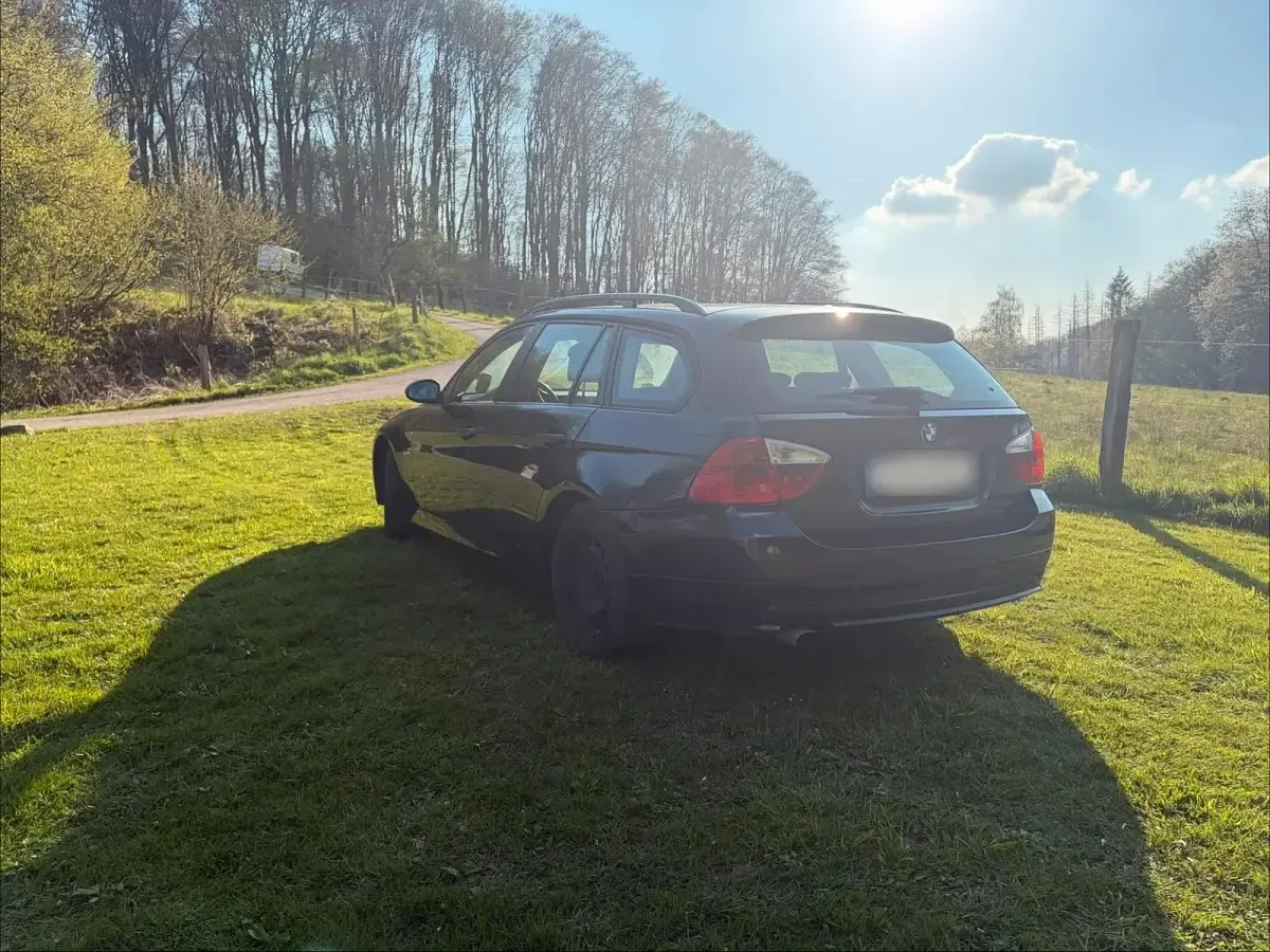 Gebraucht BMW 320 150 PS (110 kW) 2006 Blau Kombi