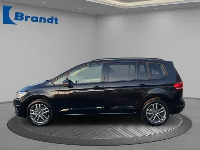 Neu VW Touran Comfortline 150 PS (110 kW) 2026 Schwarz Van / Kleinbus