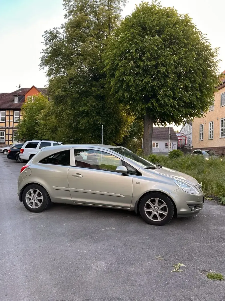 Gebraucht Opel Corsa 80 PS (58 kW) 2007 Gold Kleinwagen