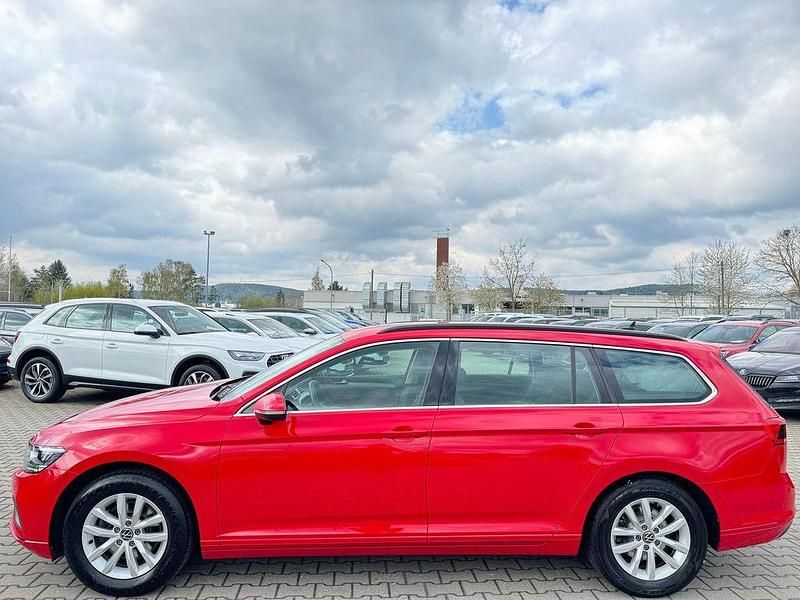 Gebraucht VW Passat Business 122 PS (89 kW) 2023 Rot Kombi