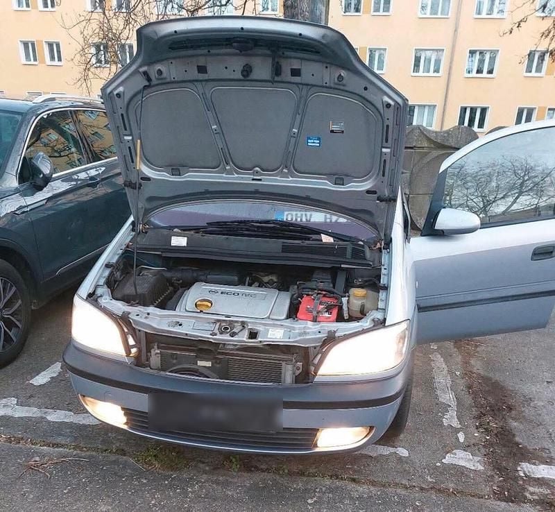 Gelb Gebraucht 2001 Opel Zafira Kombi | 2.800 € - Bild 1/3