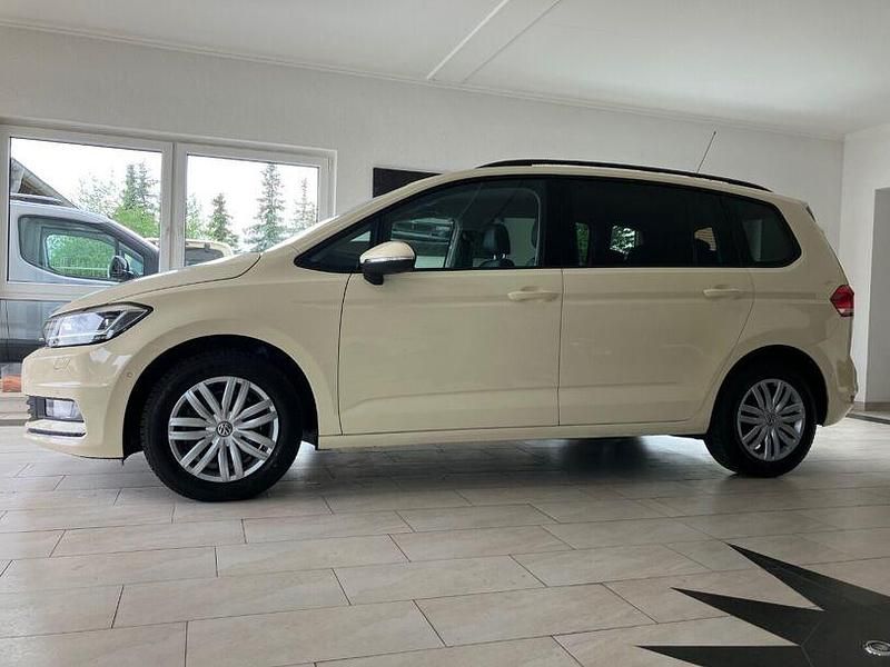 Gebraucht VW Touran 150 PS (110 kW) 2025 Beige Van / Kleinbus