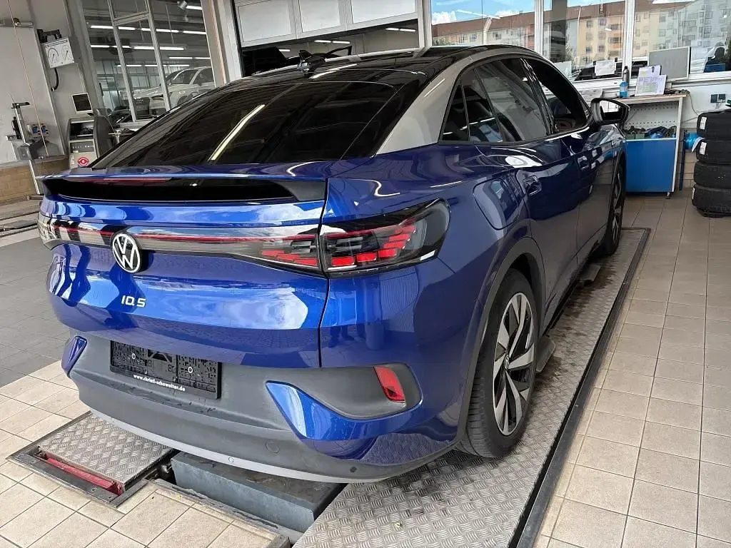 Gebraucht VW ID.5 Pro Performance 150 kW (204 PS) 2023 Blue dusk metallic schwarz SUV