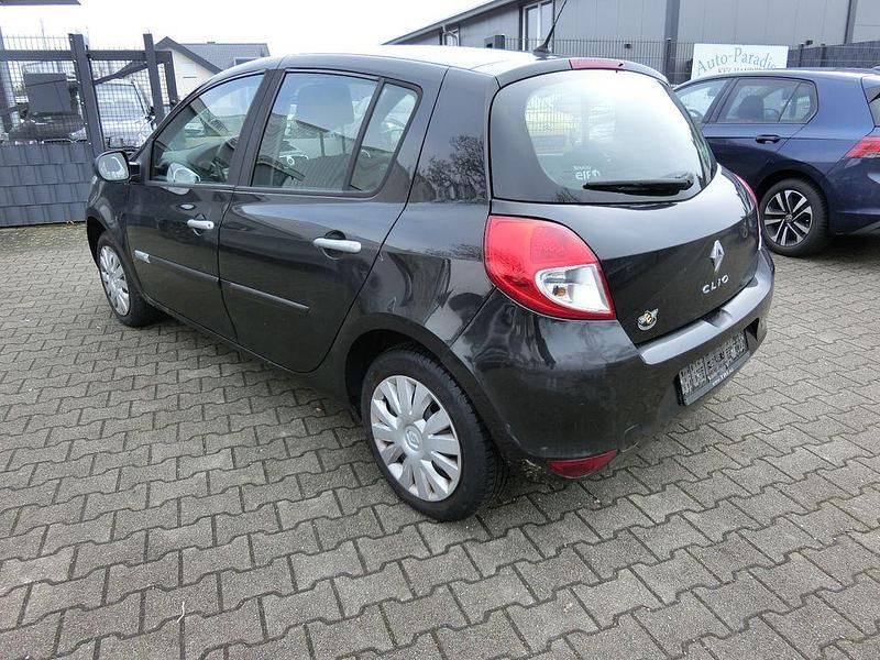 Gebraucht Renault Clio III Dynamique 75 PS (55 kW) 2011 Grau Limousine