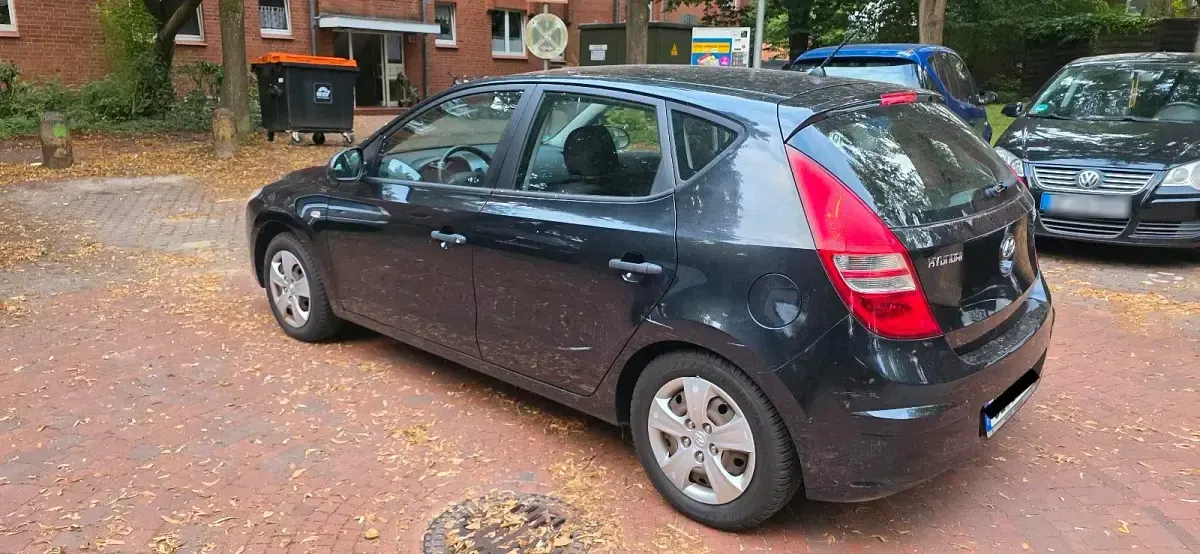 Gebraucht Hyundai i30 95 PS (69 kW) 2009 Schwarz Limousine