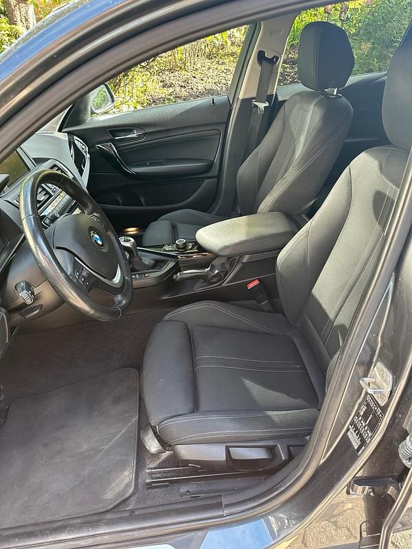Gebraucht BMW 118 Sport Line 136 PS (100 kW) 2016 Grau Kleinwagen