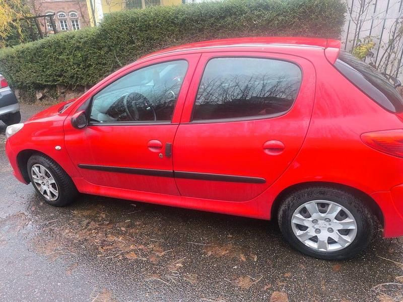 Gebraucht Peugeot 206+ 60 PS (44 kW) 2009 Rot Kleinwagen