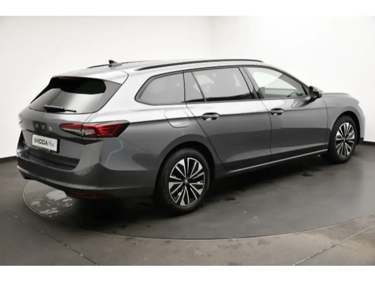 Gebraucht Skoda Superb Selection 150 PS (110 kW) 2025 Kombi