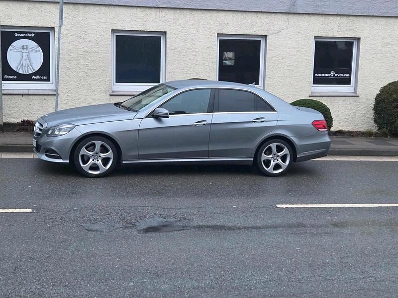 Usata Mercedes E300 252 CV (185 kW) 2014 Grigio Berlina