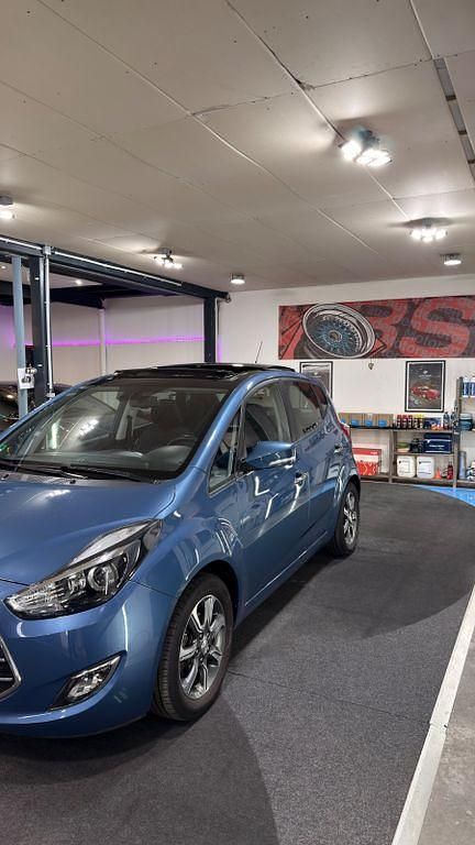 Gebraucht Hyundai ix20 Passion 125 PS (91 kW) 2016 Blau Kleinwagen