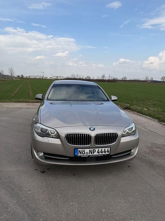 Second-hand BMW 535 306 CP (225 kW) 2011 Andere farben Berlinǎ