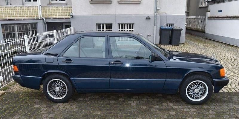 Gebraucht Mercedes 190 109 PS (80 kW) 1990 Blau Limousine