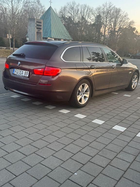 Gebraucht BMW 520 190 PS (139 kW) 2013 Braun Kombi