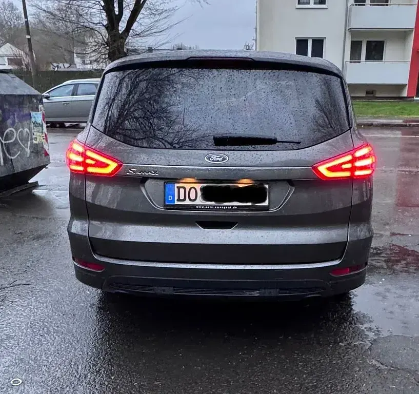 Gebraucht Ford S-MAX Titanium 150 PS (110 kW) 2017 Grau Van / Kleinbus
