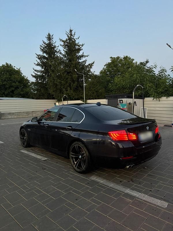 Second-hand BMW 520 190 CP (139 kW) 2014 Albastru Berlinǎ