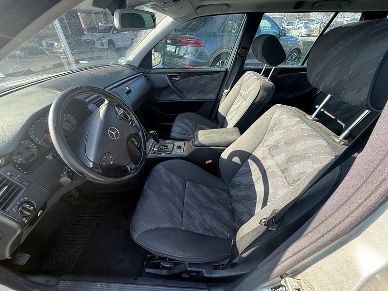 Gebraucht Mercedes E240 Avantgarde 170 PS (125 kW) 2001 Grau Kombi