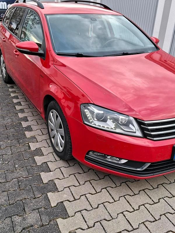 Gebraucht VW Passat 140 PS (102 kW) 2013 Rot Kombi