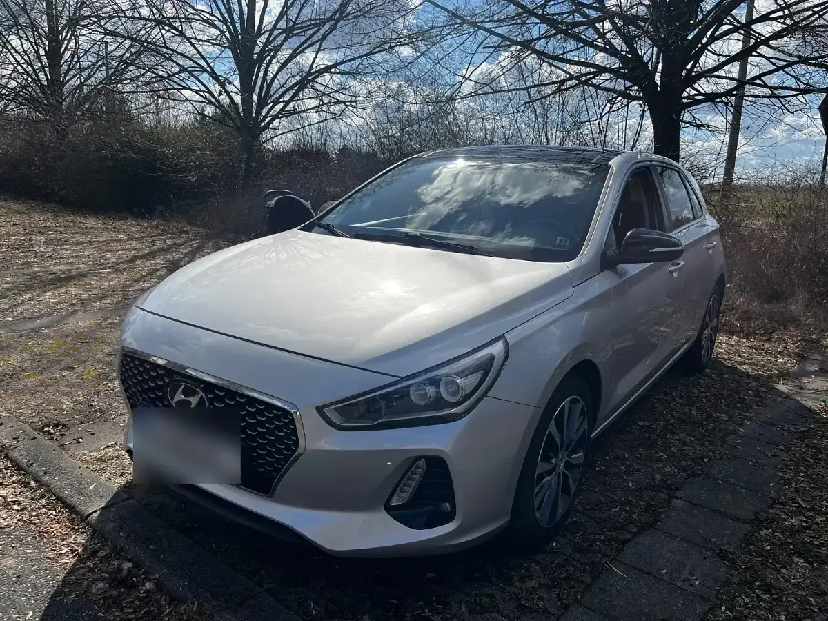Gebraucht Hyundai i30 110 PS (80 kW) 2017 Silber Limousine