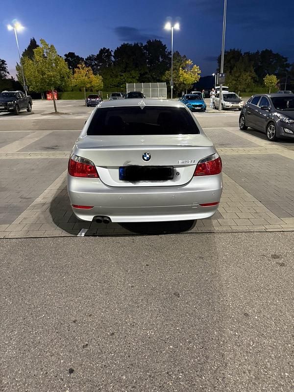 Gebraucht BMW 523 177 PS (130 kW) 2005 Silber Limousine