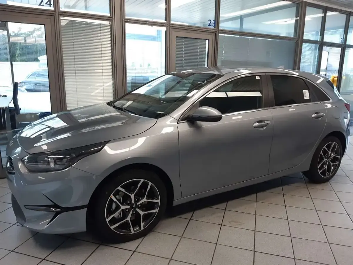 Nowe Kia Ceed 140 KM (102 kW) 2026 Srebrny Hatchback