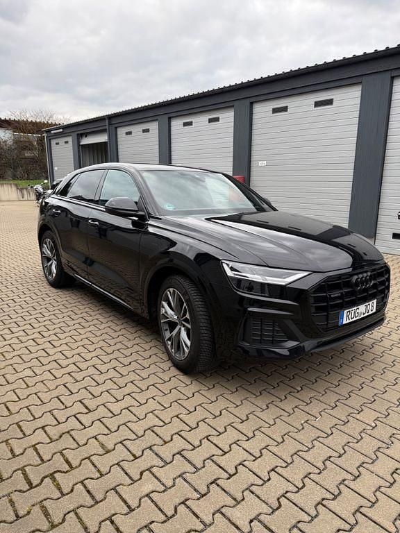 Gebraucht Audi Q8 286 PS (210 kW) 2022 Schwarz SUV