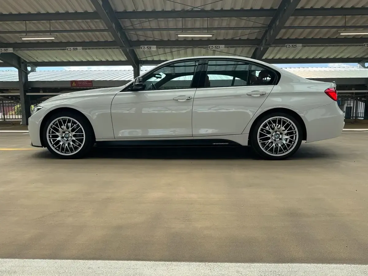 Gebraucht BMW 330 M Performance 253 PS (186 kW) 2018 Weiß Limousine