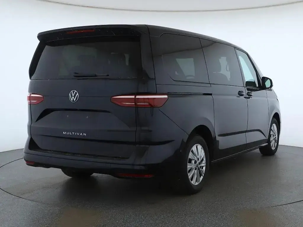 Gebraucht VW Multivan Life 150 PS (110 kW) 2024 Deep black Van / Kleinbus
