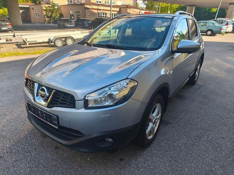 Grau Gebraucht 2013 Nissan Qashqai 360º SUV | 7.800 € (Fairer Preis) - Bild 1/4
