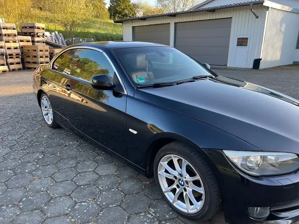 Gebraucht BMW 320 Cabriolet 184 PS (135 kW) 2012 Schwarz Cabrio