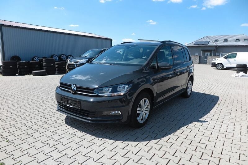 Grau Gebraucht 2024 VW Touran Van / Kleinbus | 29.990 € (Guter Preis) - Bild 1/4