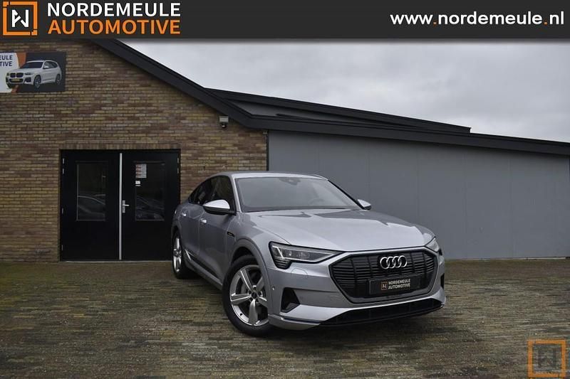 Grau Gebraucht 2020 Audi e-tron Business SUV | 23.900 € (Superpreis) - Bild 1/4
