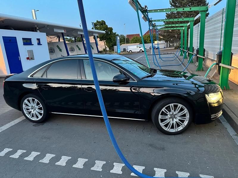 Schwarz Gebraucht 2010 Audi A8 Limousine | 12.400 € (Superpreis) - Bild 1/4