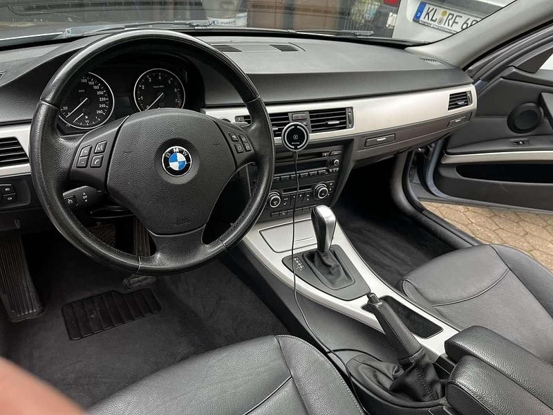 Gebraucht BMW 325 218 PS (160 kW) 2009 Limousine