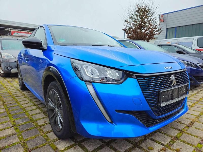 Vertigoblau metallic Gebraucht 2022 Peugeot e-208 Active Kleinwagen | 16.990 € (Fairer Preis) - Bild 1/3