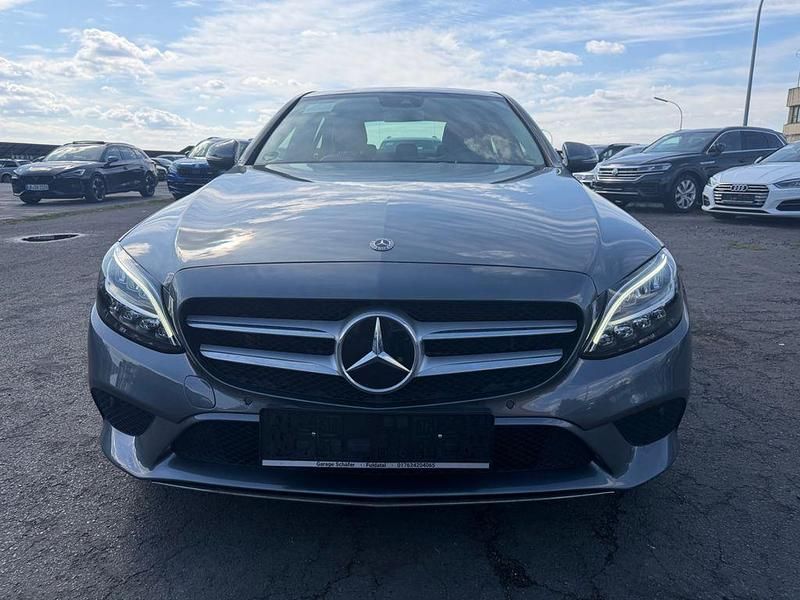 Gebraucht Mercedes C200 Avantgarde 197 PS (144 kW) 2019 Grau Limousine