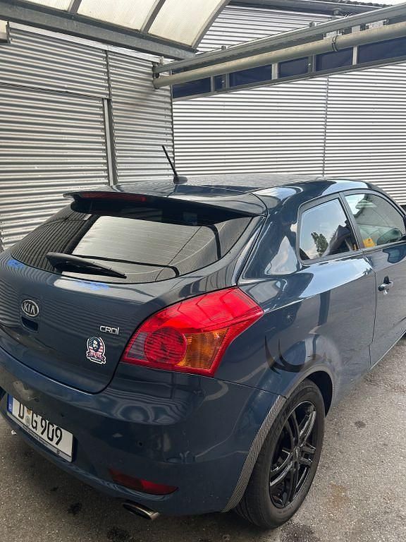 Second-hand Kia Ceed 116 CP (85 kW) 2013 Albastru Hatchback