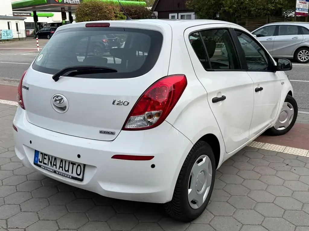 Gebraucht Hyundai i20 75 PS (55 kW) 2014 Weiß Kleinwagen