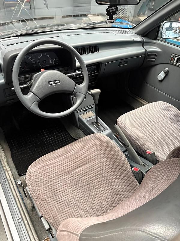 Gebraucht Suzuki Swift 54 PS (39 kW) 1991 Grau Kleinwagen