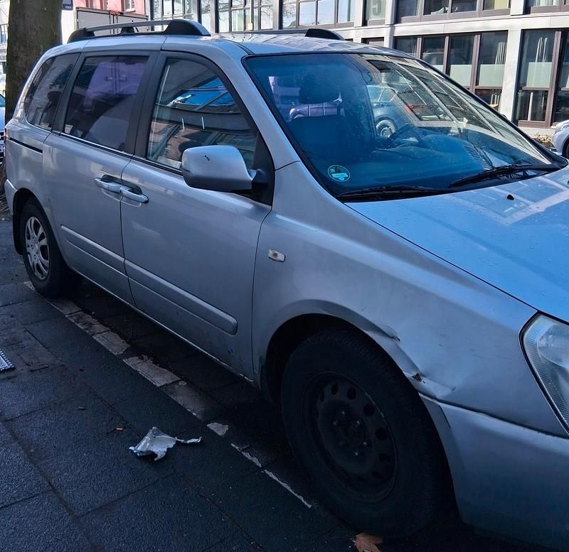 Gebraucht Kia Carnival 185 PS (136 kW) 2006 Silber Van / Kleinbus