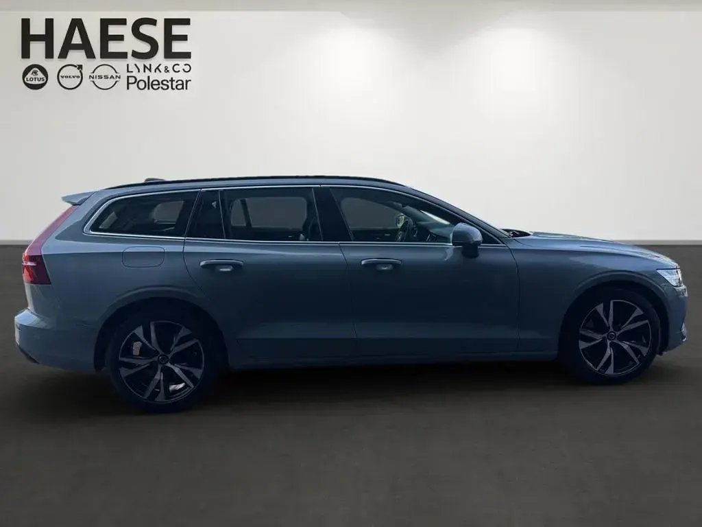 Gebraucht Volvo V60 Core 197 PS (144 kW) 2023 Grau Kombi