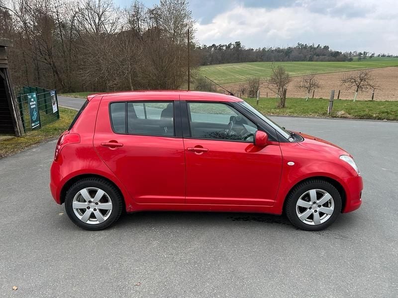 Gebraucht Suzuki Swift 102 PS (75 kW) 2010 Rot Kleinwagen