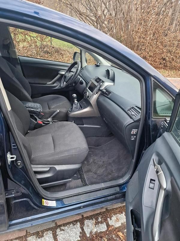 Gebraucht Toyota Verso 126 PS (92 kW) 2009 Blau Van / Kleinbus