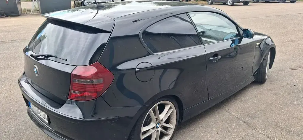 Gebraucht BMW 116 122 PS (89 kW) 2009 Schwarz Kleinwagen