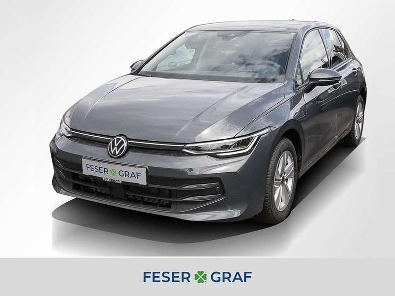 Delfingrau metallic Gebraucht 2024 VW Golf VIII Life Limousine | 25.740 € (Fairer Preis) - Bild 1/4