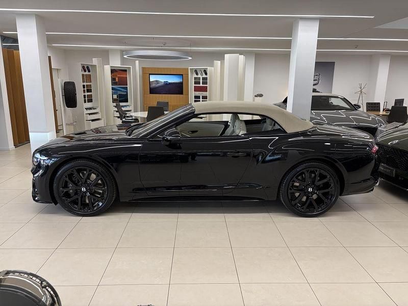 Neu Bentley Continental 680 PS (500 kW) 2026 Schwarz Cabrio
