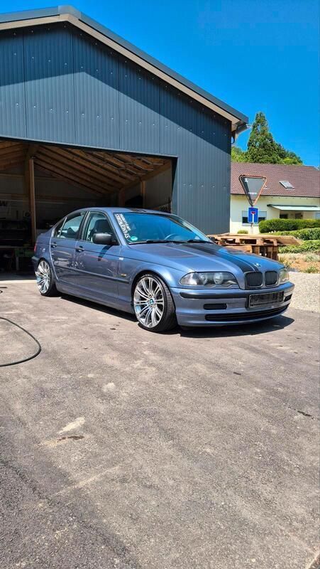 Blau Gebraucht 2025 BMW 316 Limousine | 3.999 € - Bild 1/4
