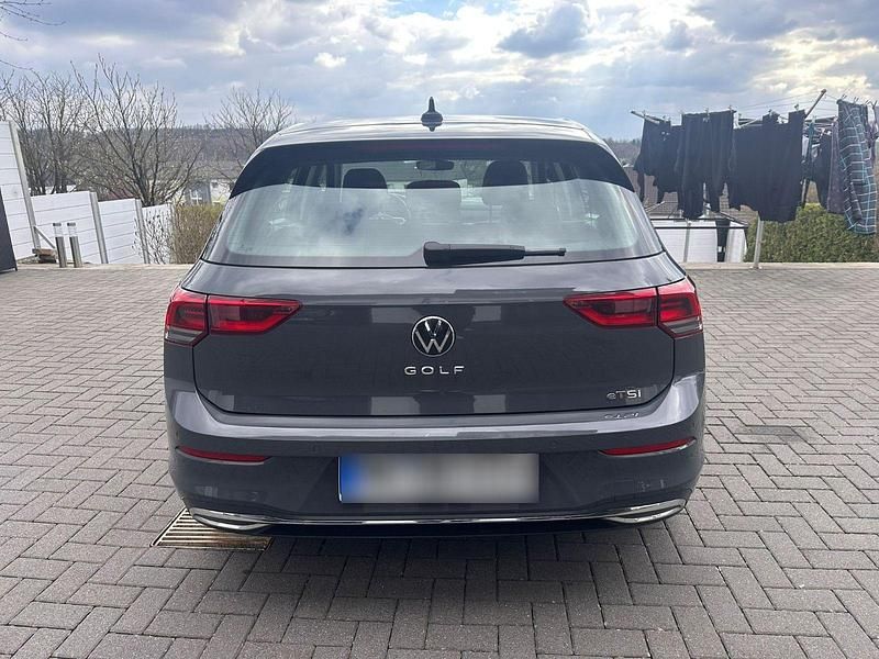 Gebraucht VW Golf VIII Style 150 PS (110 kW) 2021 Grau Limousine