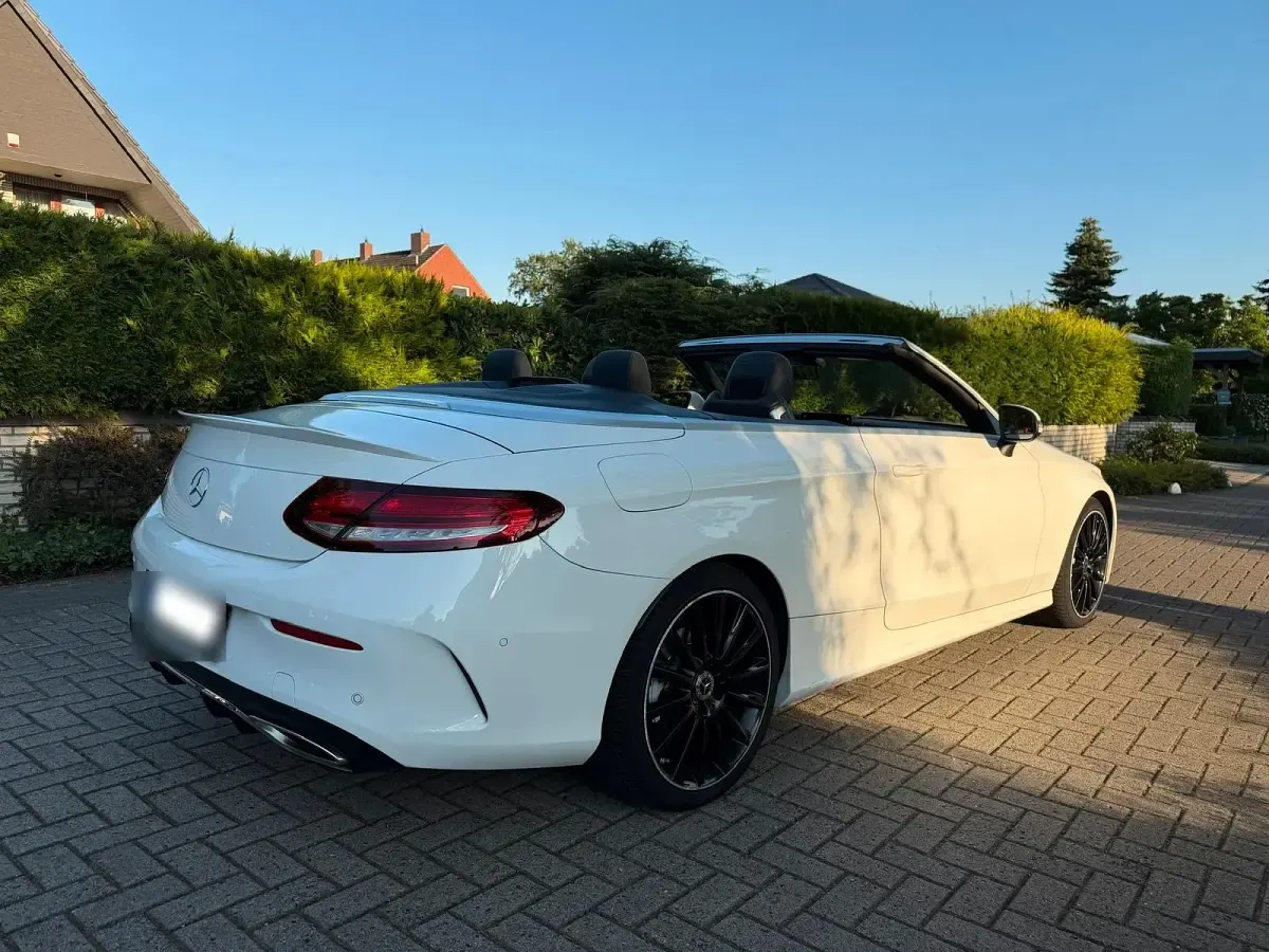 Gebraucht Mercedes C180 AMG 156 PS (114 kW) 2021 Weiß Cabrio